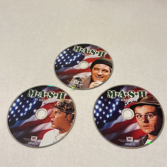 M*A*S*H Season One Collectors Edition - Picture 5 of 6